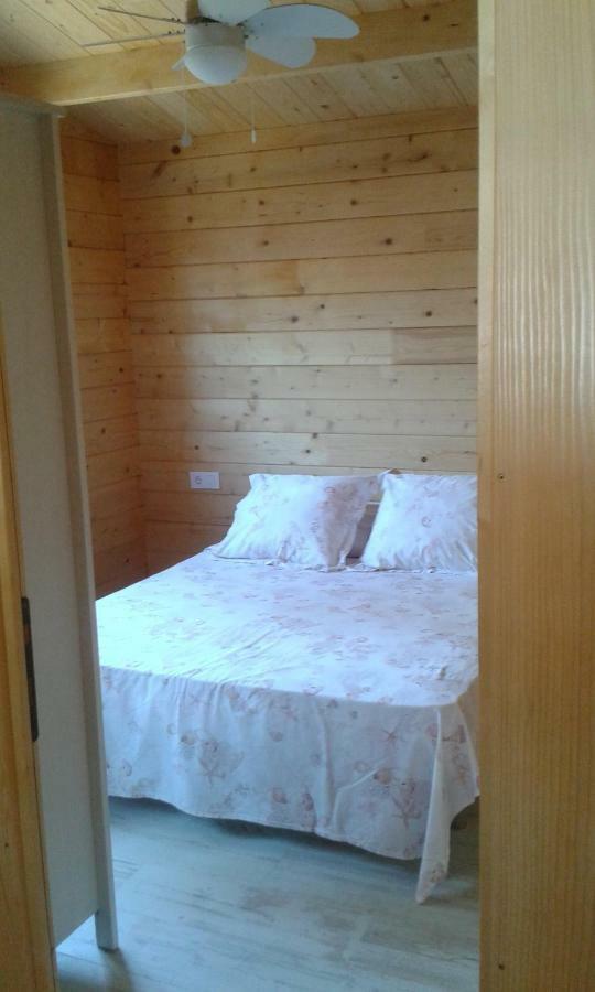 Casita De Madera Junto Al Mar *